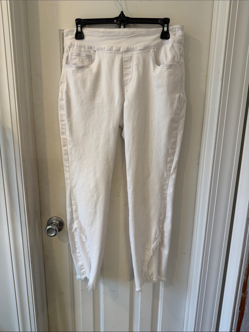 Women's White Distressed Ankle Jeans - Frayed Hem